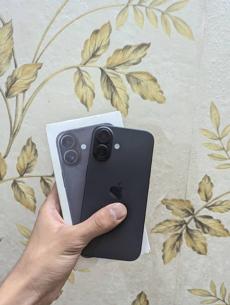 Apple iPhone 16 0