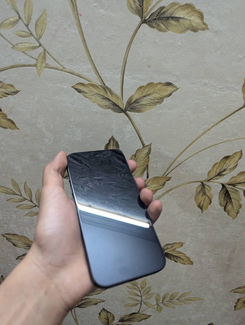 Apple iPhone 16 2