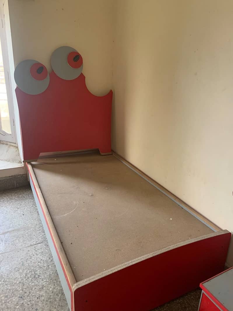 Single bed with dressing table 1
