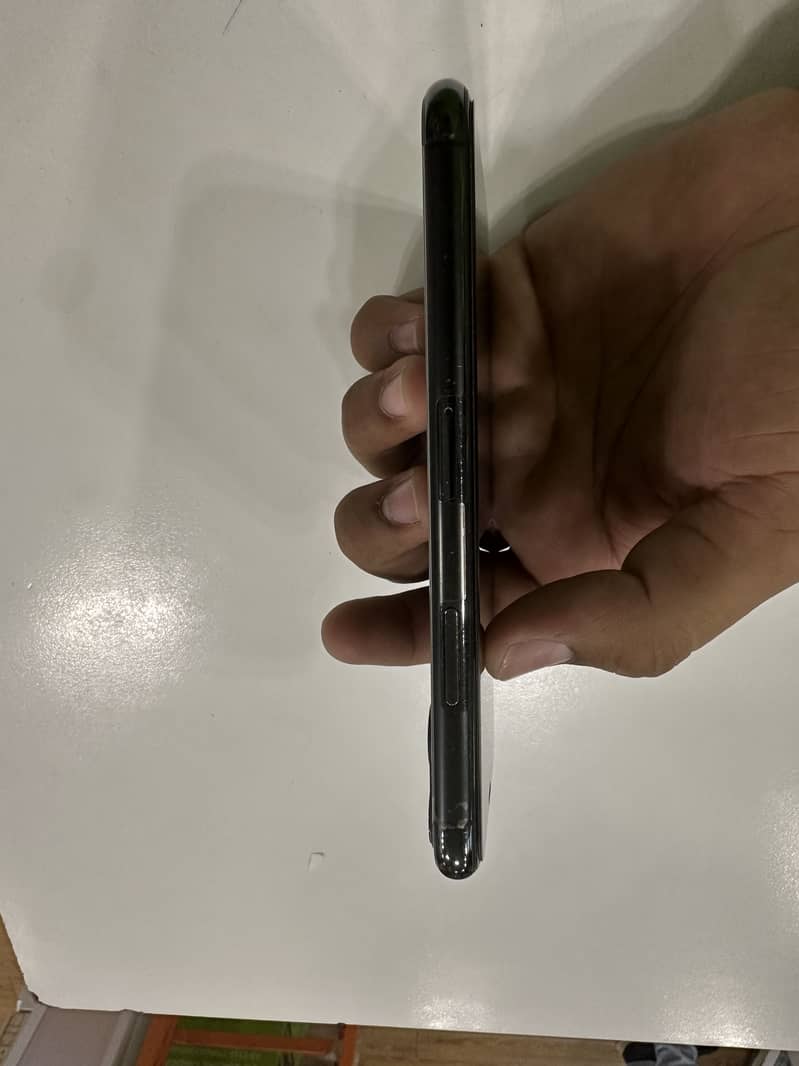 Apple iPhone 11 Pro 2