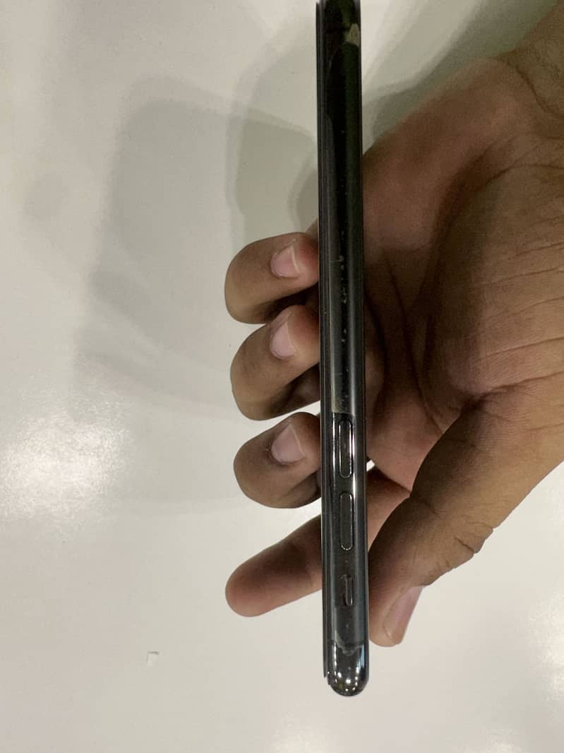 Apple iPhone 11 Pro 3
