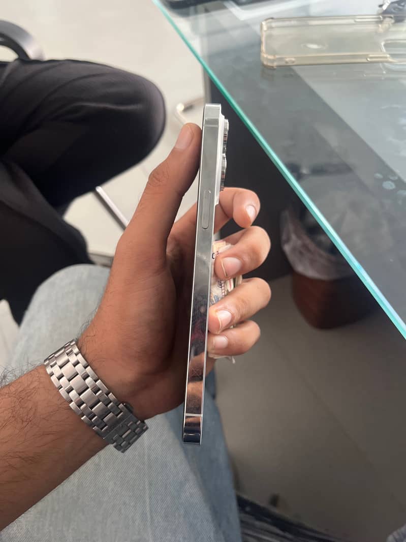 Apple iPhone 14 Pro Max 3