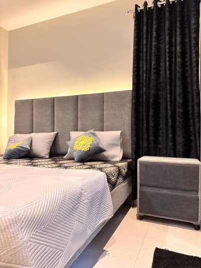 Daily weekly basis room available for rent