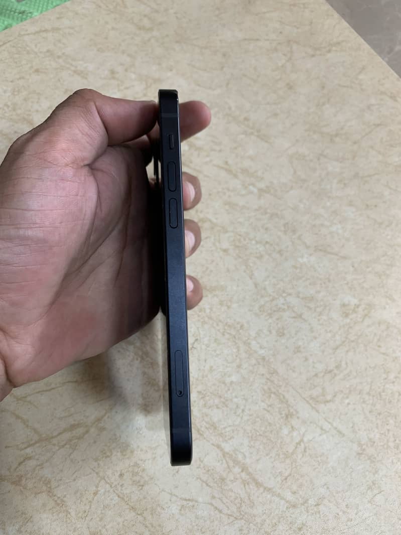 Apple iPhone 12 4
