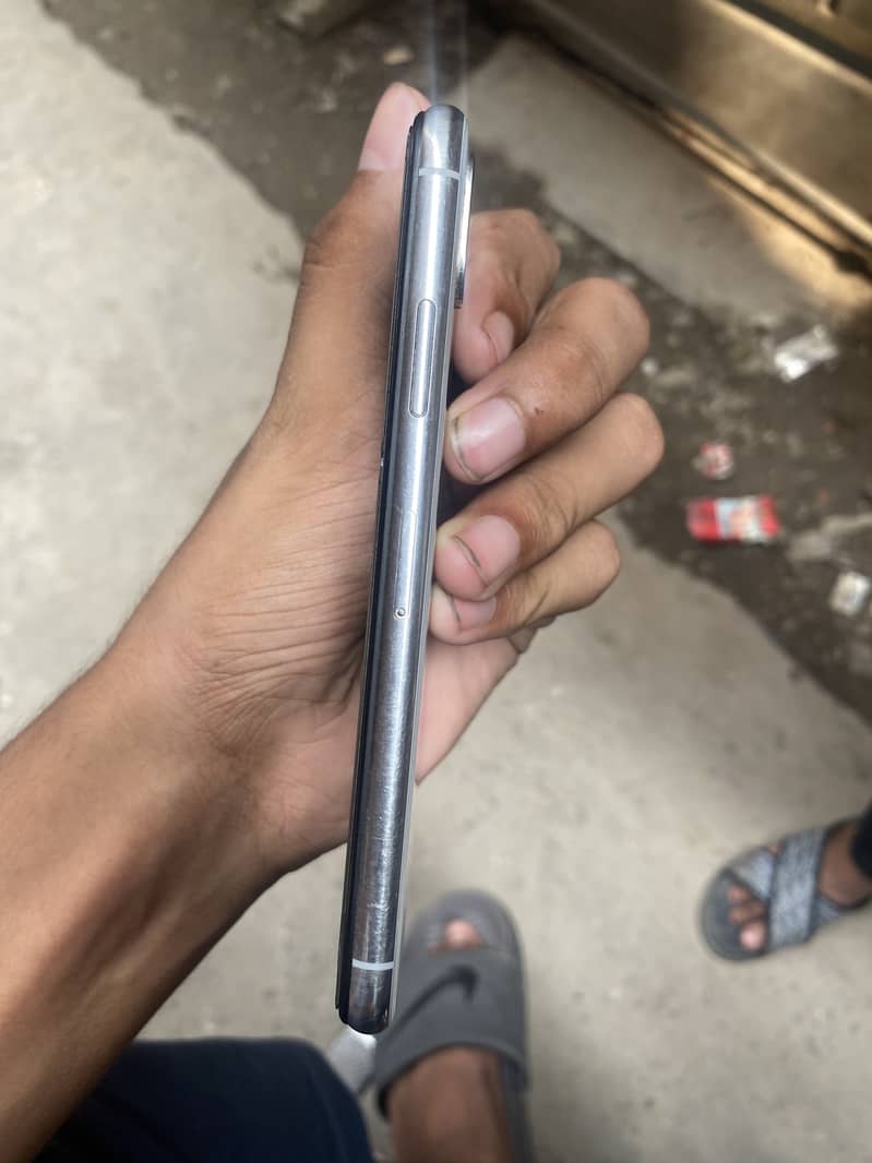 Apple iPhone X 3