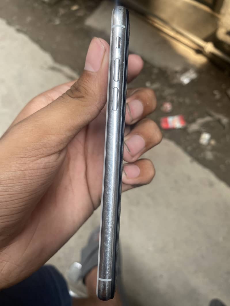 Apple iPhone X 5