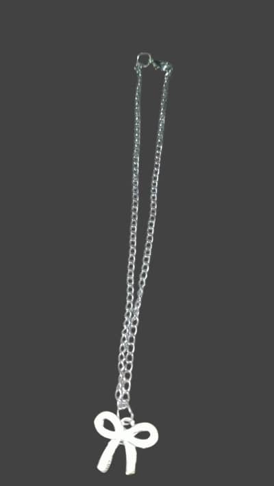 Bow necklace