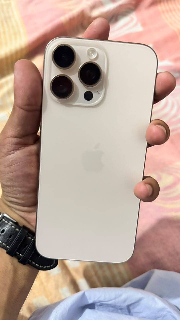Apple iPhone 16 Pro Max 3