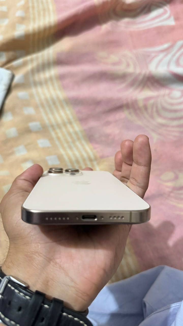 Apple iPhone 16 Pro Max 6