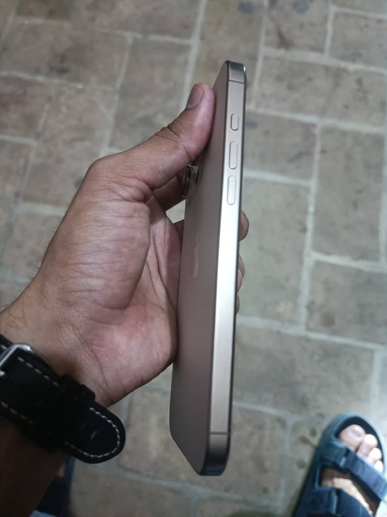 Apple iPhone 16 Pro Max 8