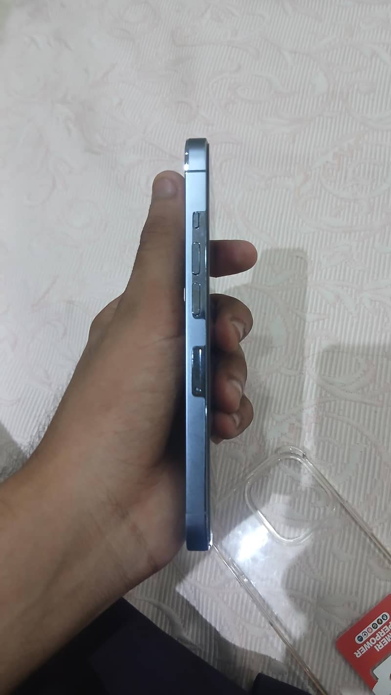 Apple iPhone 13 Pro 2
