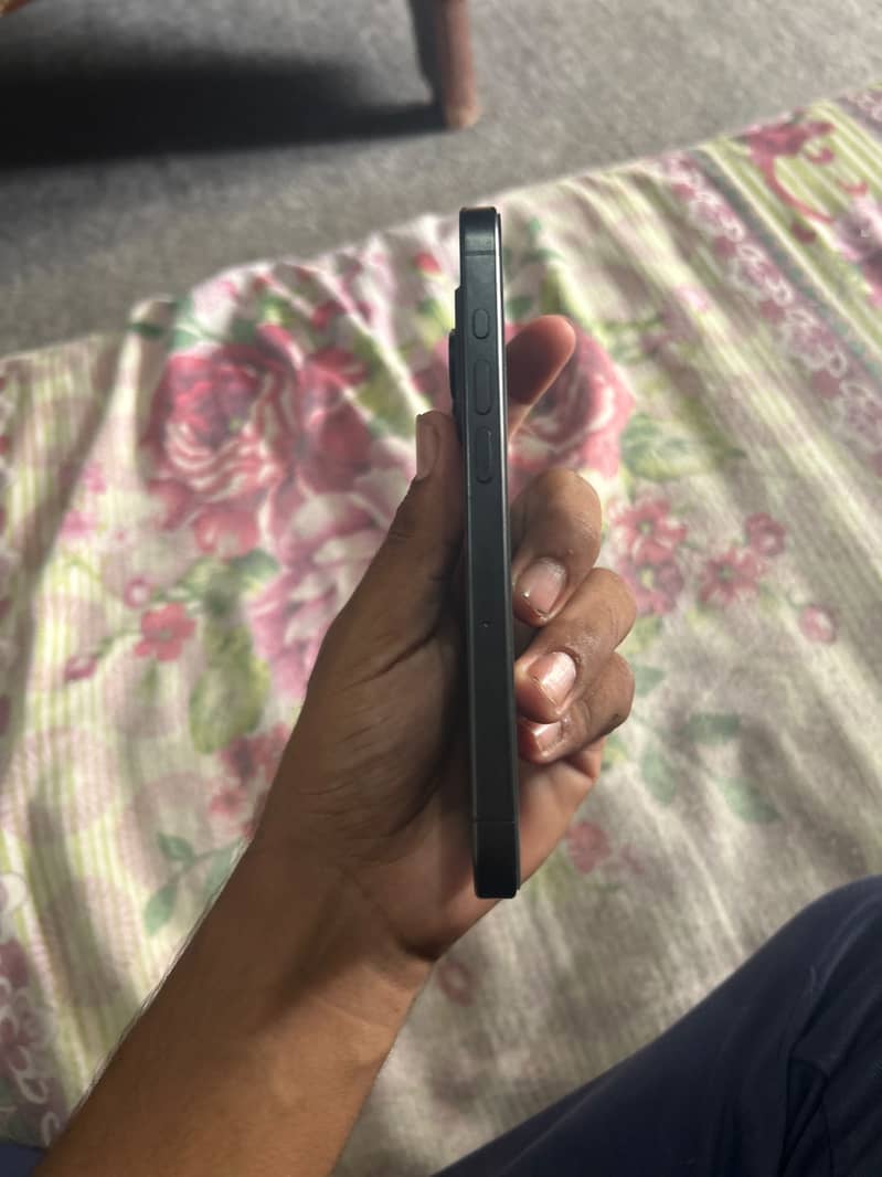 Apple iPhone 15 Pro 2