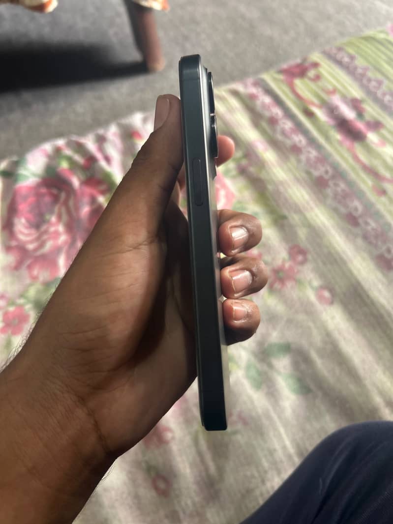Apple iPhone 15 Pro 3