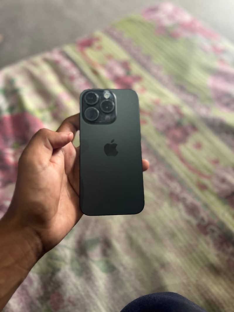 Apple iPhone 15 Pro 4