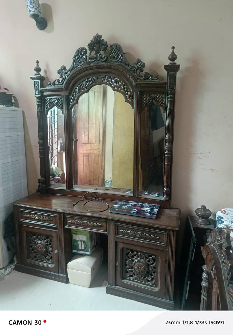 Chinyouti Bed, dressing table, side table, coffee set 2