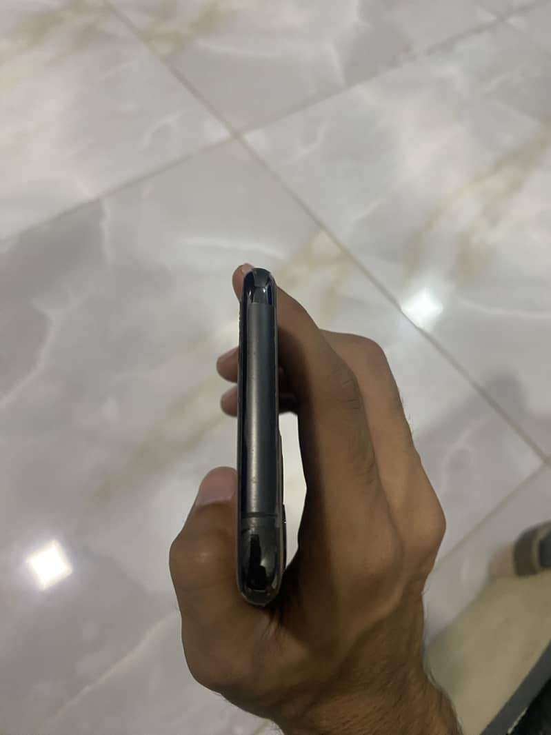 iPhone 11 Pro 4