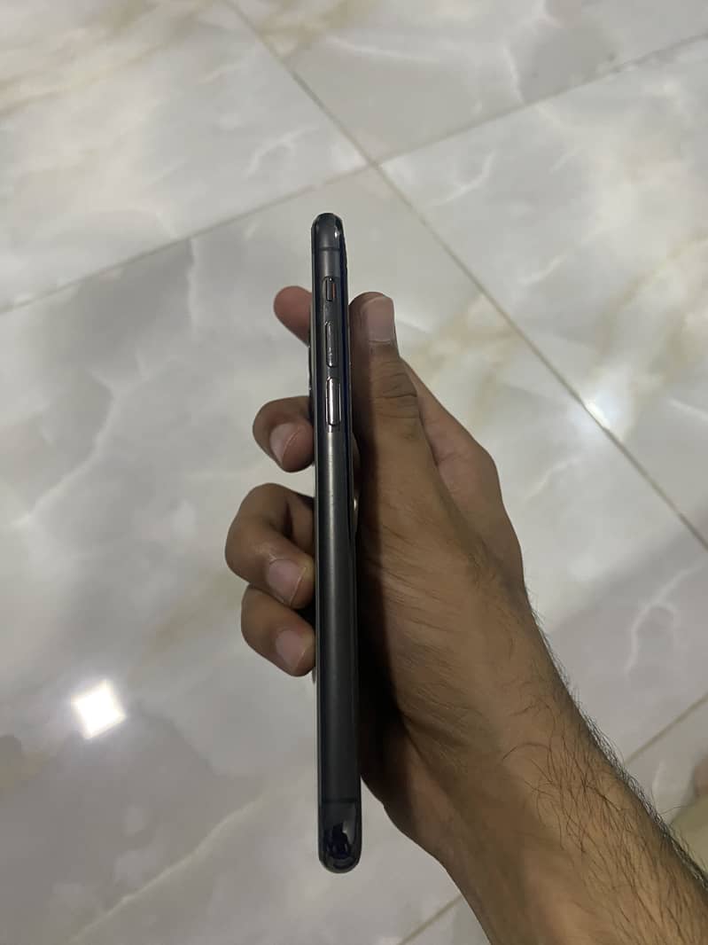 iPhone 11 Pro 5