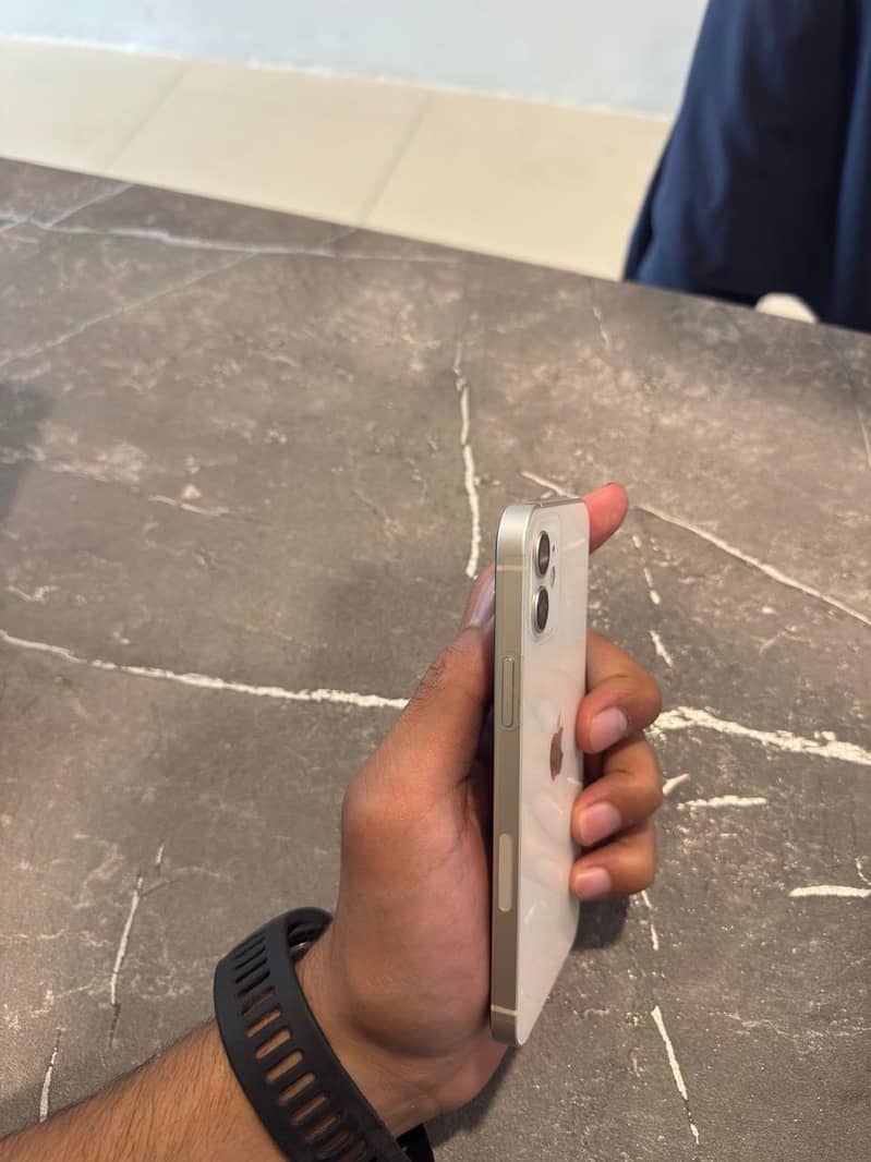 Apple iPhone 12 2