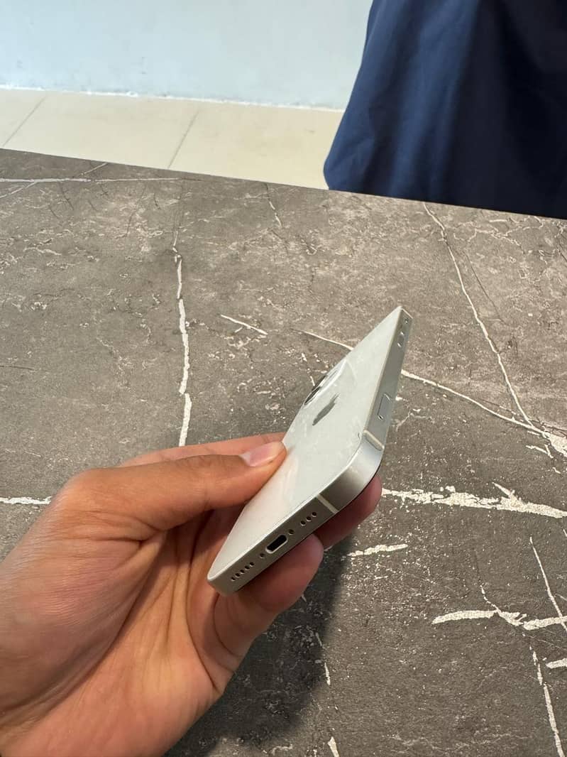 Apple iPhone 12 3