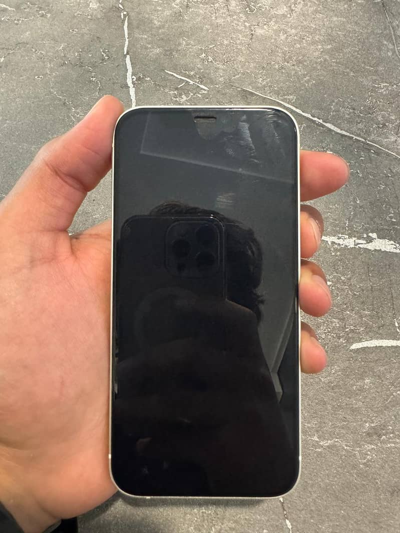 Apple iPhone 12 4