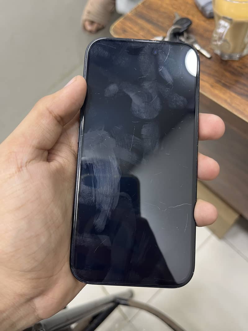 Apple iPhone 16 4
