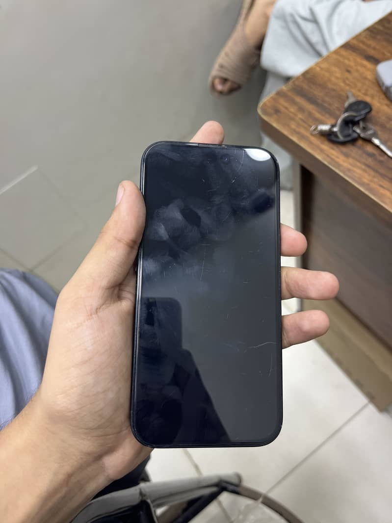Apple iPhone 16 1
