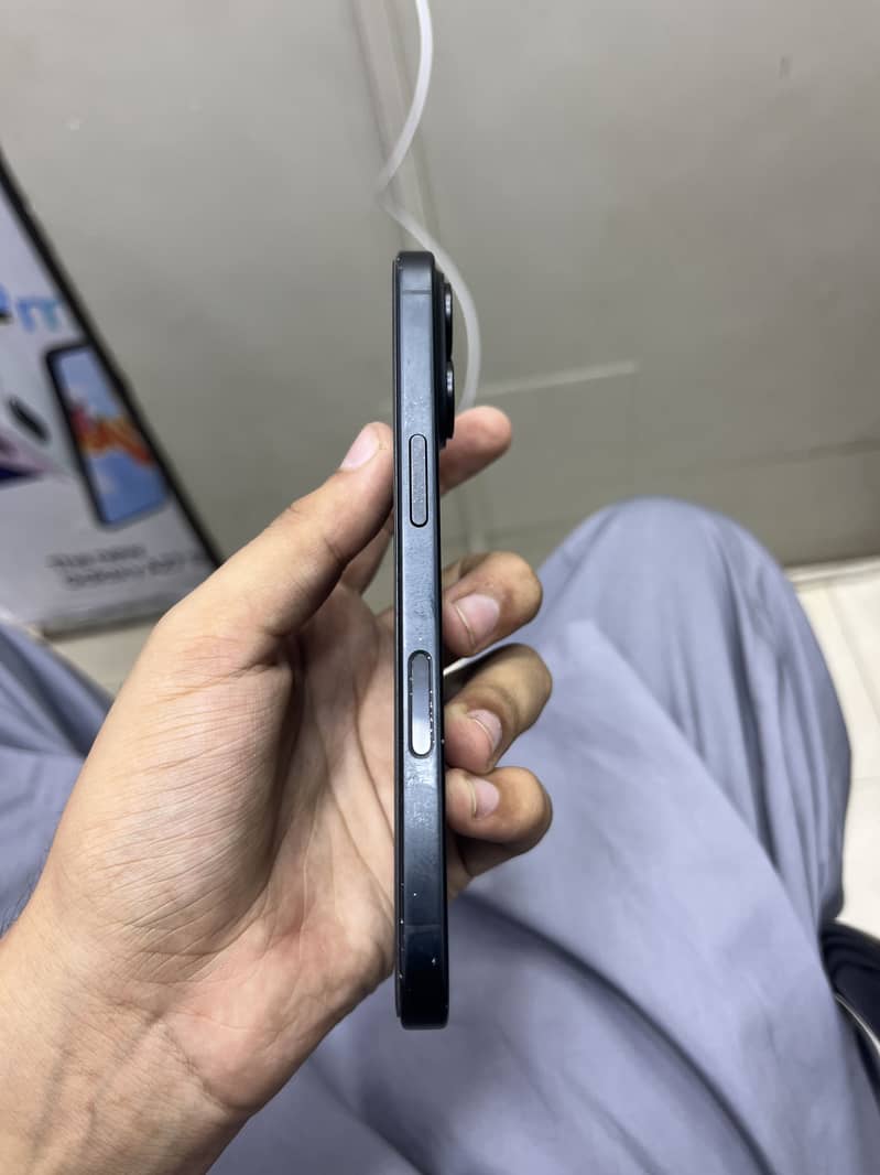Apple iPhone 16 3