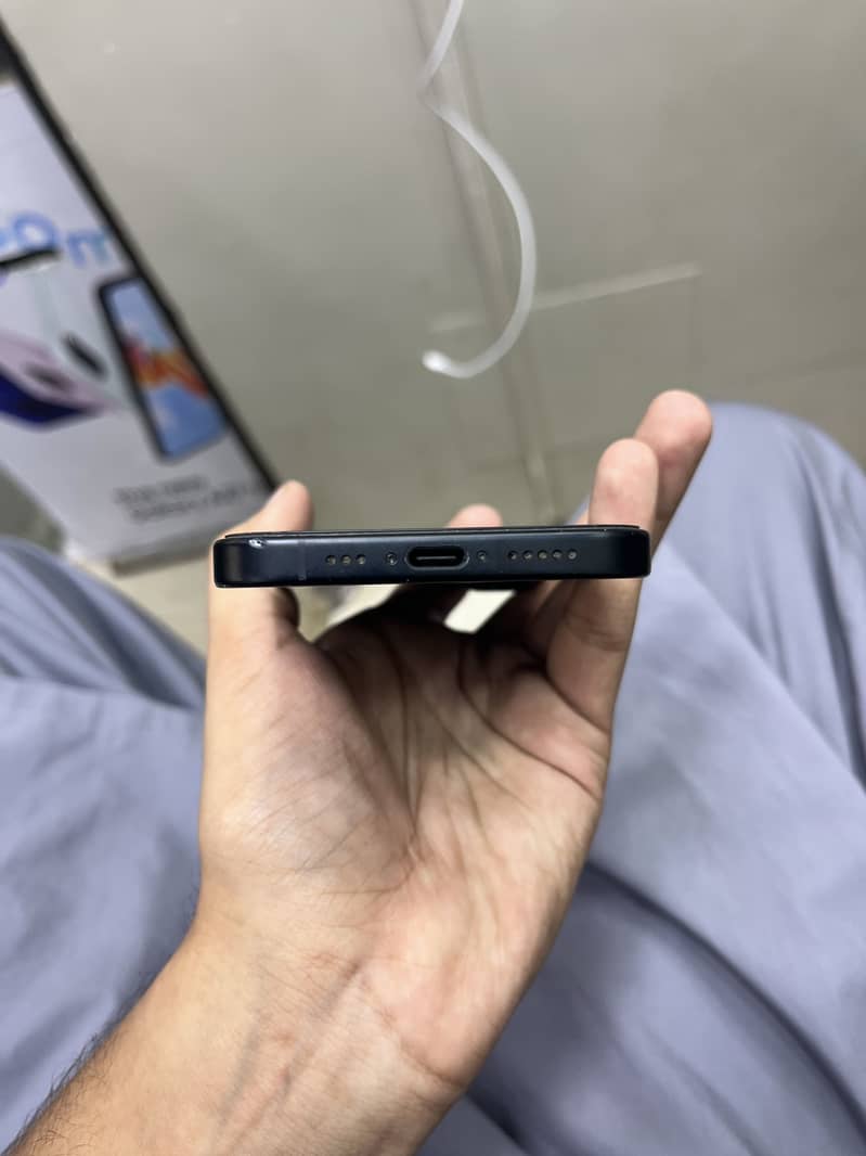 Apple iPhone 16 5