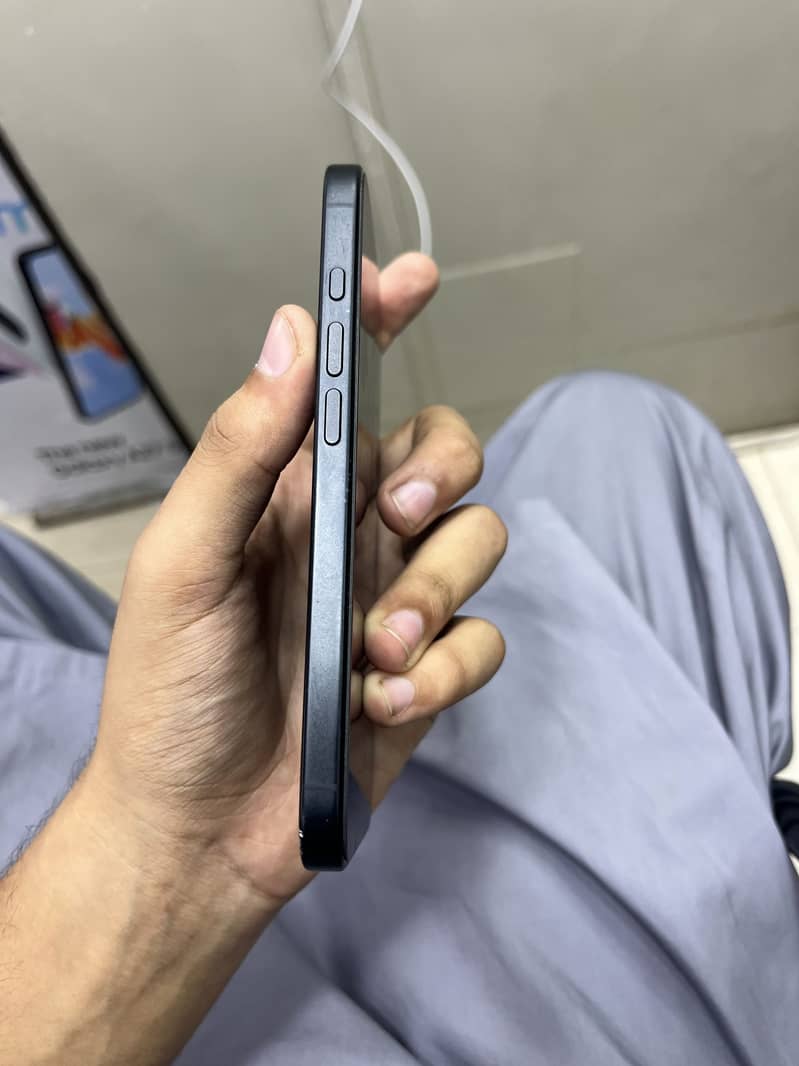 Apple iPhone 16 6