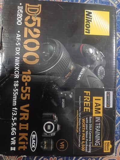 nikon d5200 full ki for sale only 3000 shuttles used