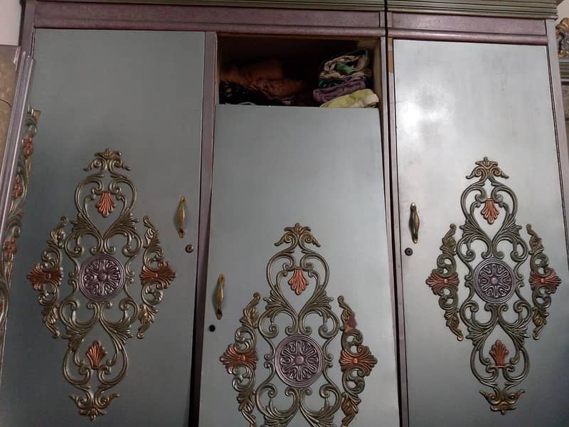 wardrobe 0