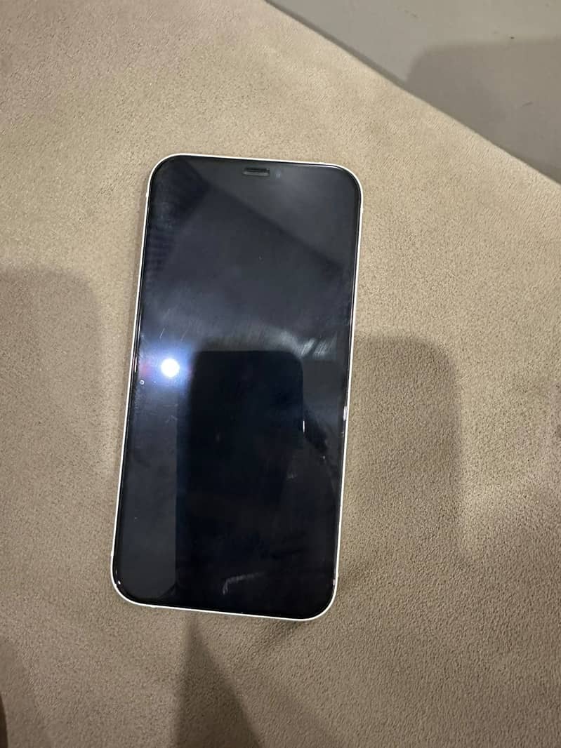 Apple iPhone 12 4