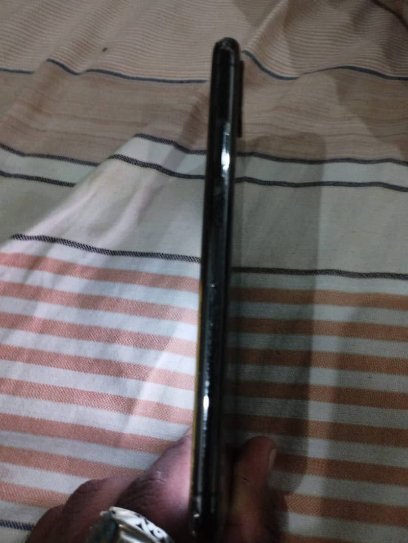 Apple iPhone X 4