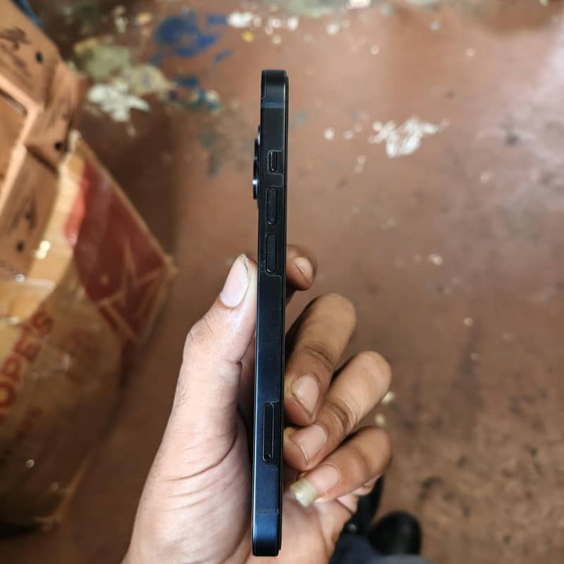 Apple iPhone 13 4