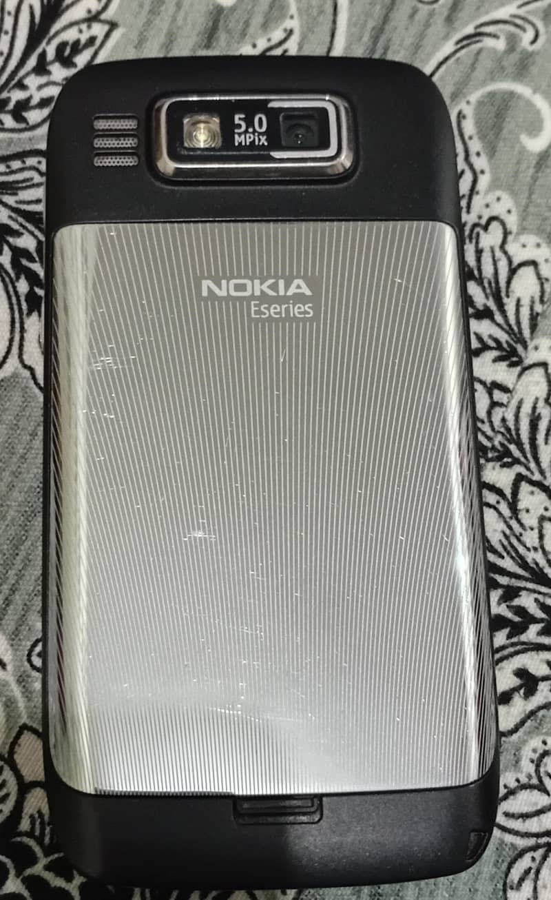 Nokia E72 0