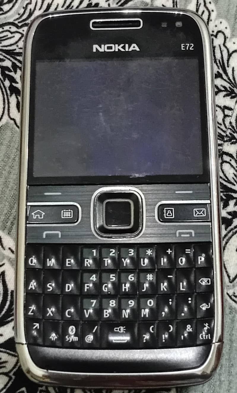 Nokia E72 1