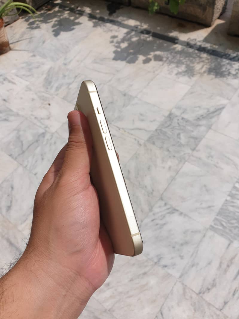 Apple iPhone 15 2