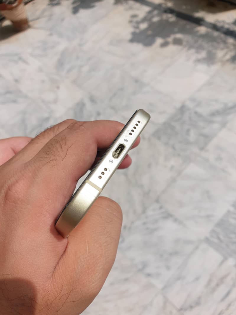 Apple iPhone 15 3