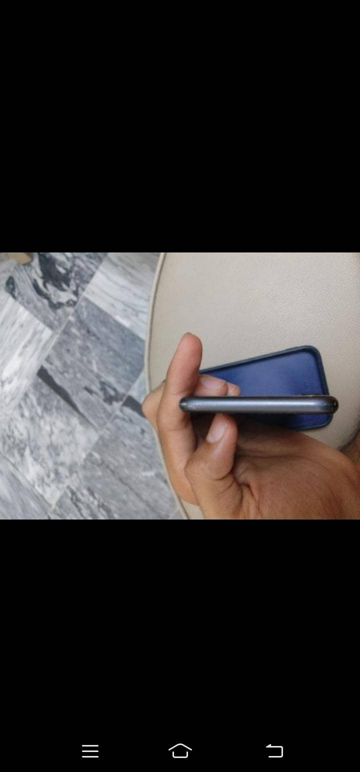 Apple iPhone 8 3