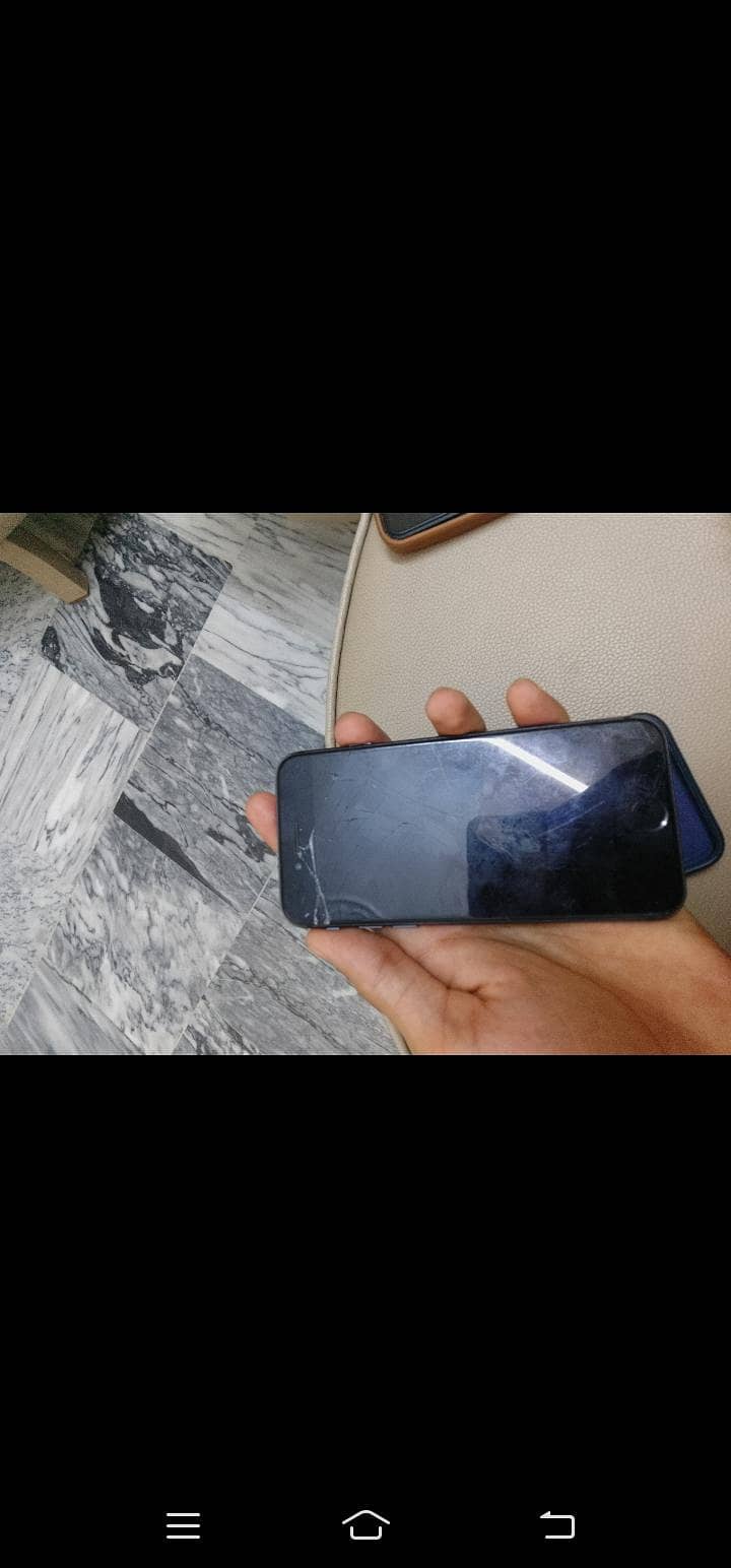 Apple iPhone 8 4