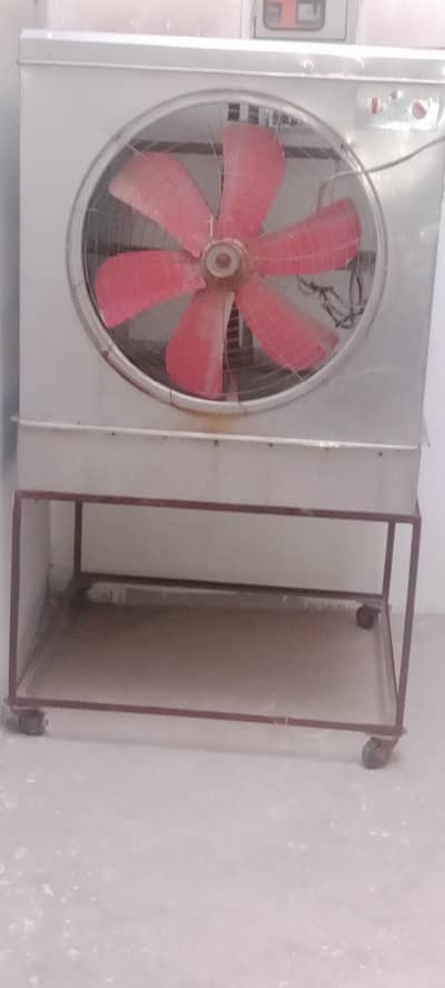 Heavy Duty Guage Full Size Cooler. . . Totally Rust Free.