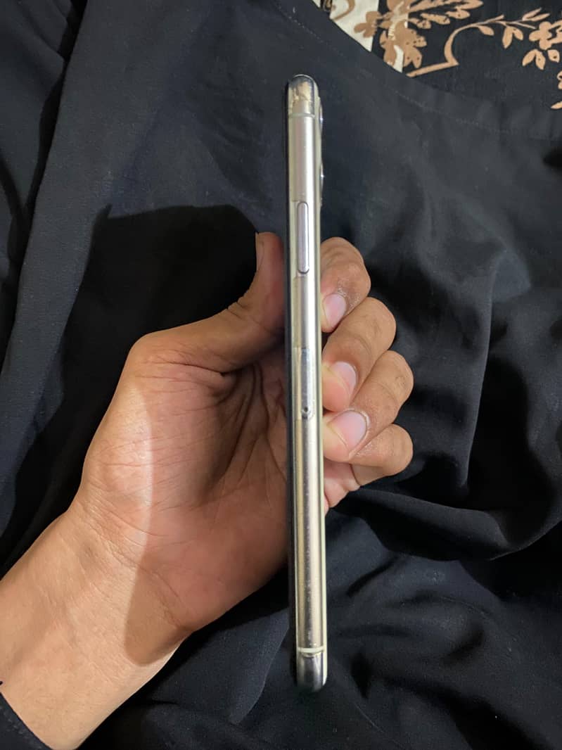 Apple iPhone 11 Pro Max 6