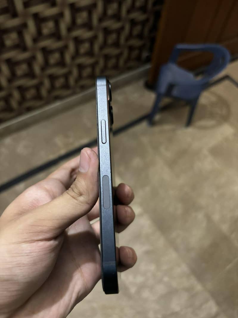 Apple iPhone 13 4
