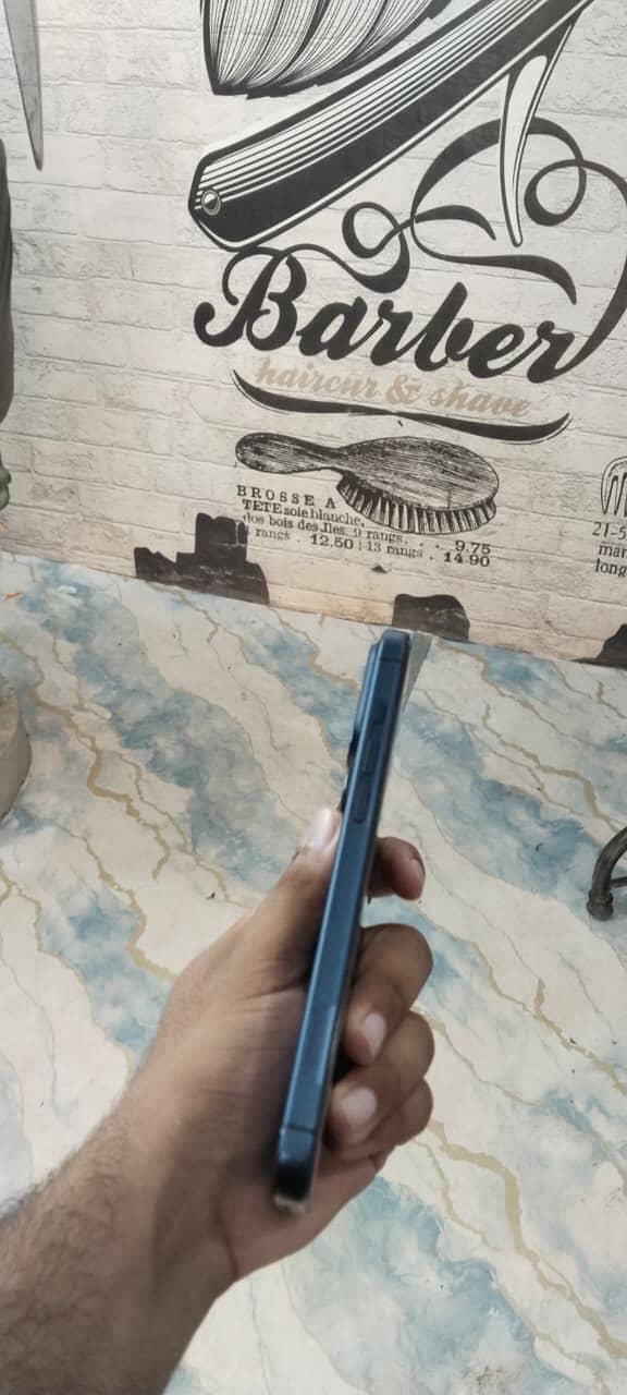 Apple iPhone 17 Pro Max 4