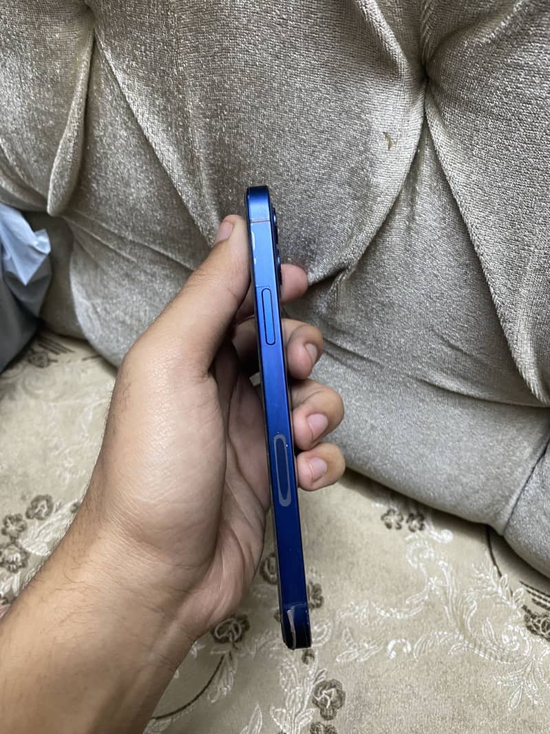 Apple iPhone 12 2