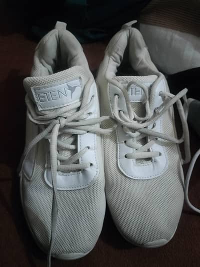 ETEN Joggers/Sneakers – Cream White | Barely Used