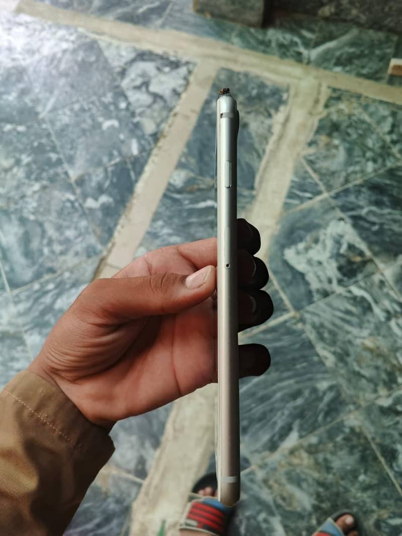 Apple iPhone 8 Plus 4
