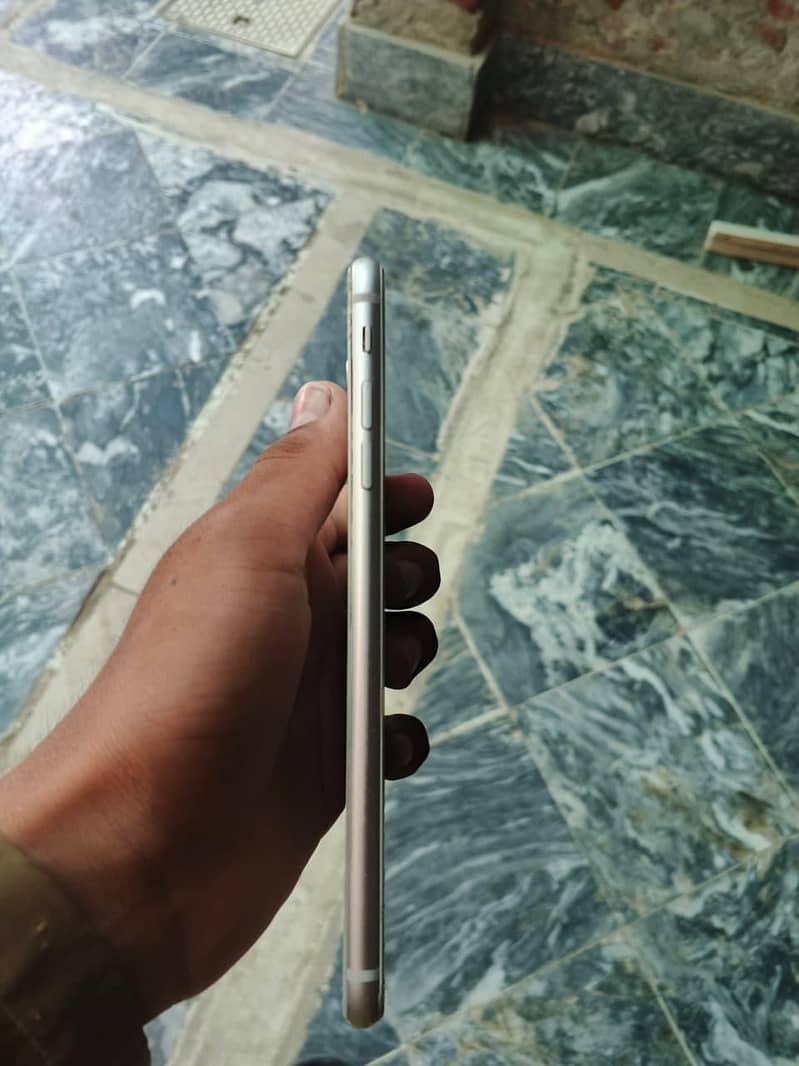 Apple iPhone 8 Plus 5