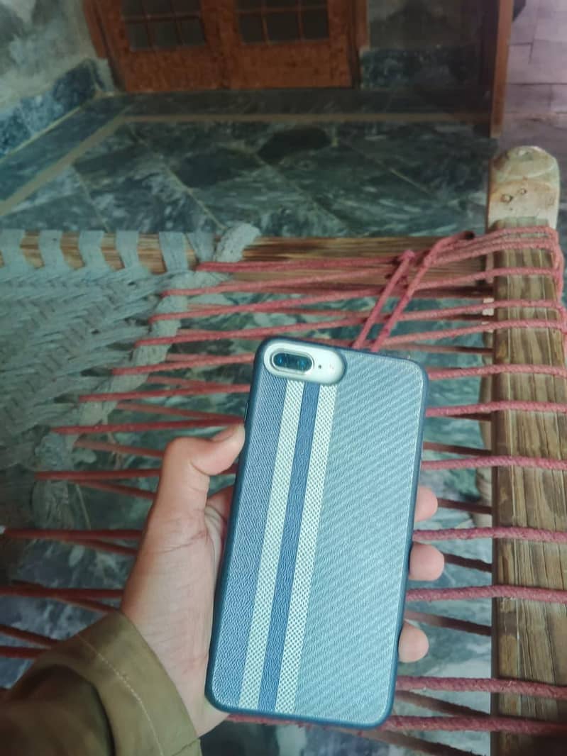 Apple iPhone 8 Plus 6