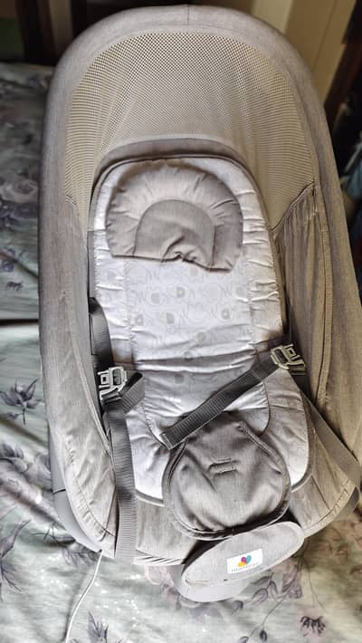 almost new 4 in 1 good for new born and those who enjoy bouncer